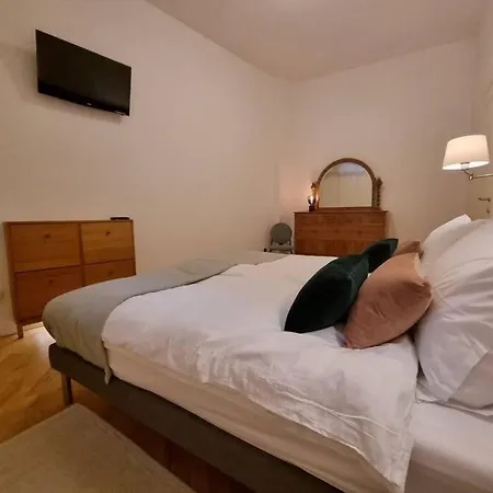 Festus Avenius Balduina Loft * 罗马